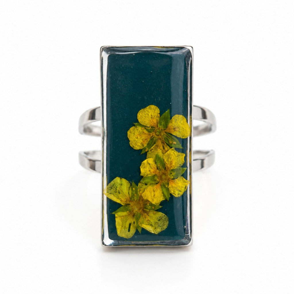 Tepperot Ring - ring i rustfritt stål med pressede gule blomster i resin