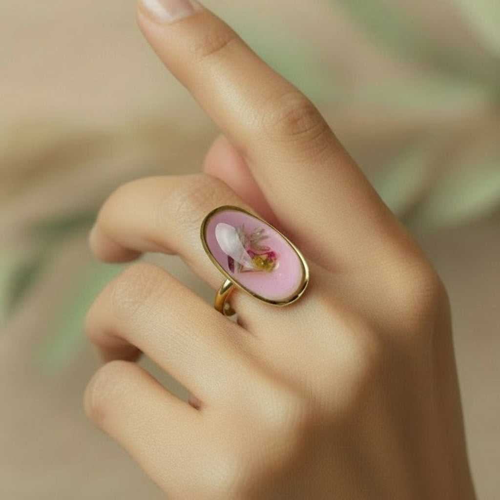 Lille Rosa - Epoksyharpiks Ring med Pressede Blomster