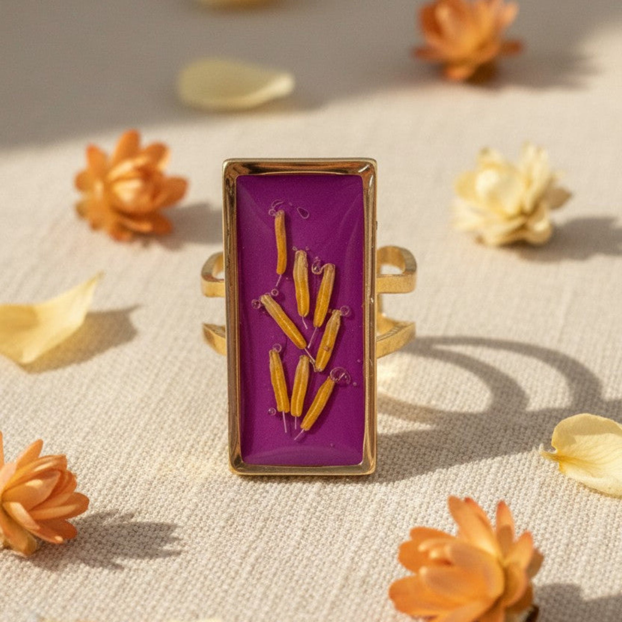LV Square - Håndlaget ring med ekte blomster – unik gave – naturinspirert smykke - justerbar ring