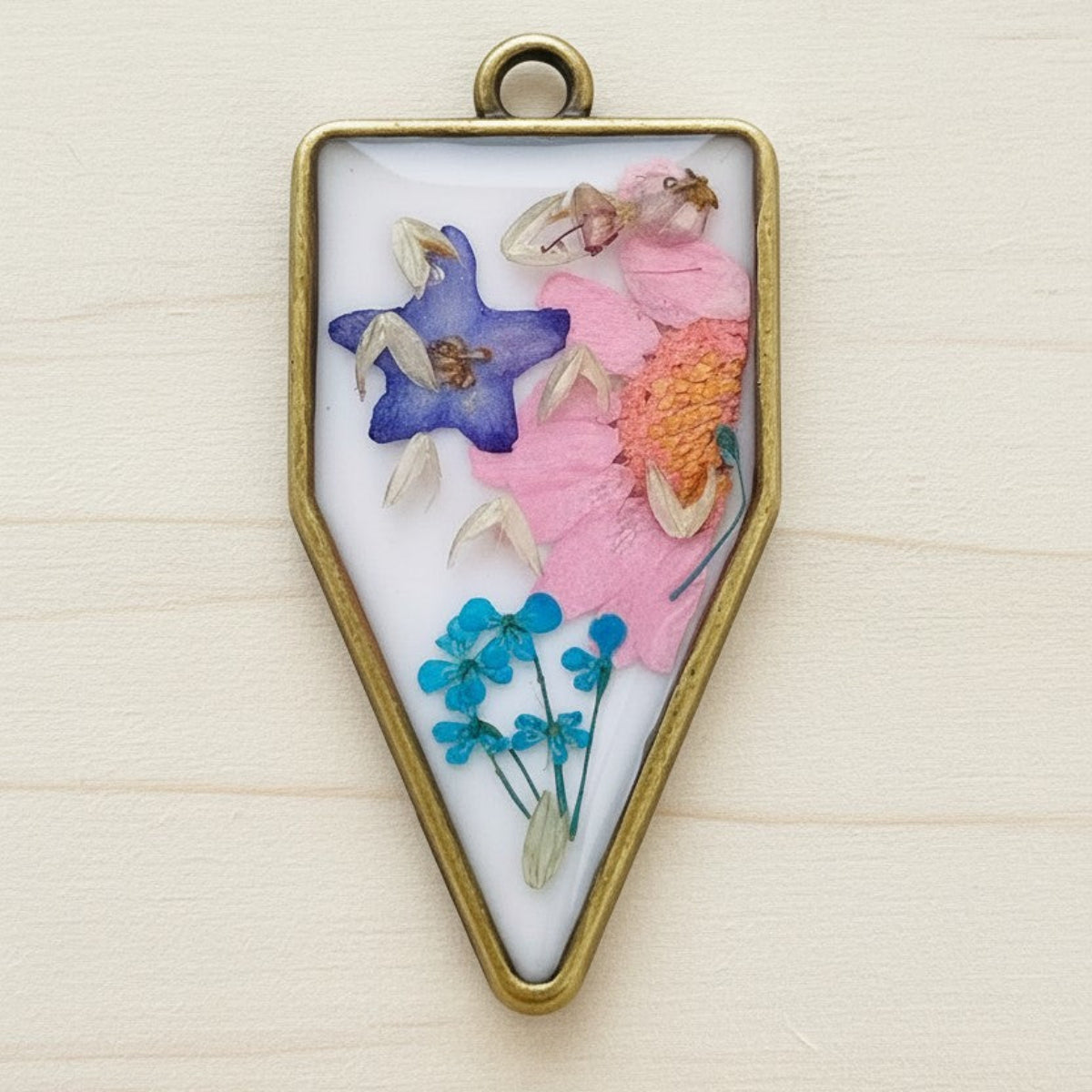 Pandora - Epoxy Resin Anheng Triangulær med Fargerike Blomster