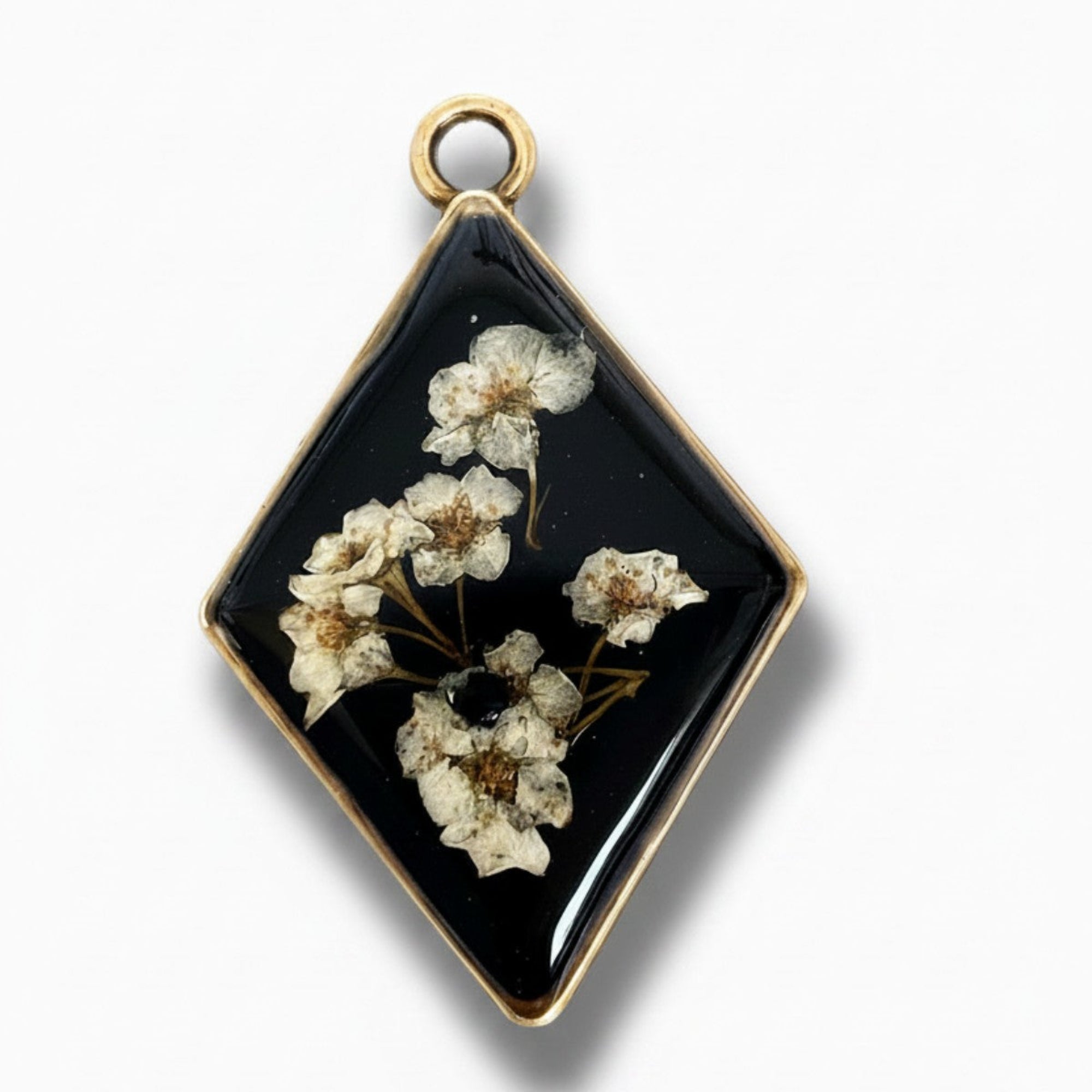 Darcy – Håndlagde pendant med ekte blomster i resin