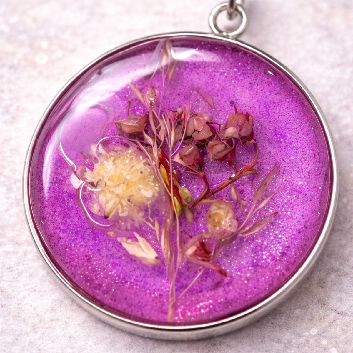 La vie en fuchsia - Håndlagde Epoxy Smykkesett med Tørrede Blomster