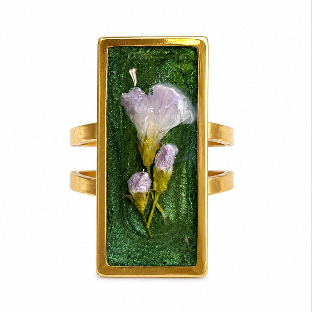 Ver Florens – Ring med ekte blomster i resin – Justerbar botanisk gullring med pressede blomster, håndlaget natursmykke