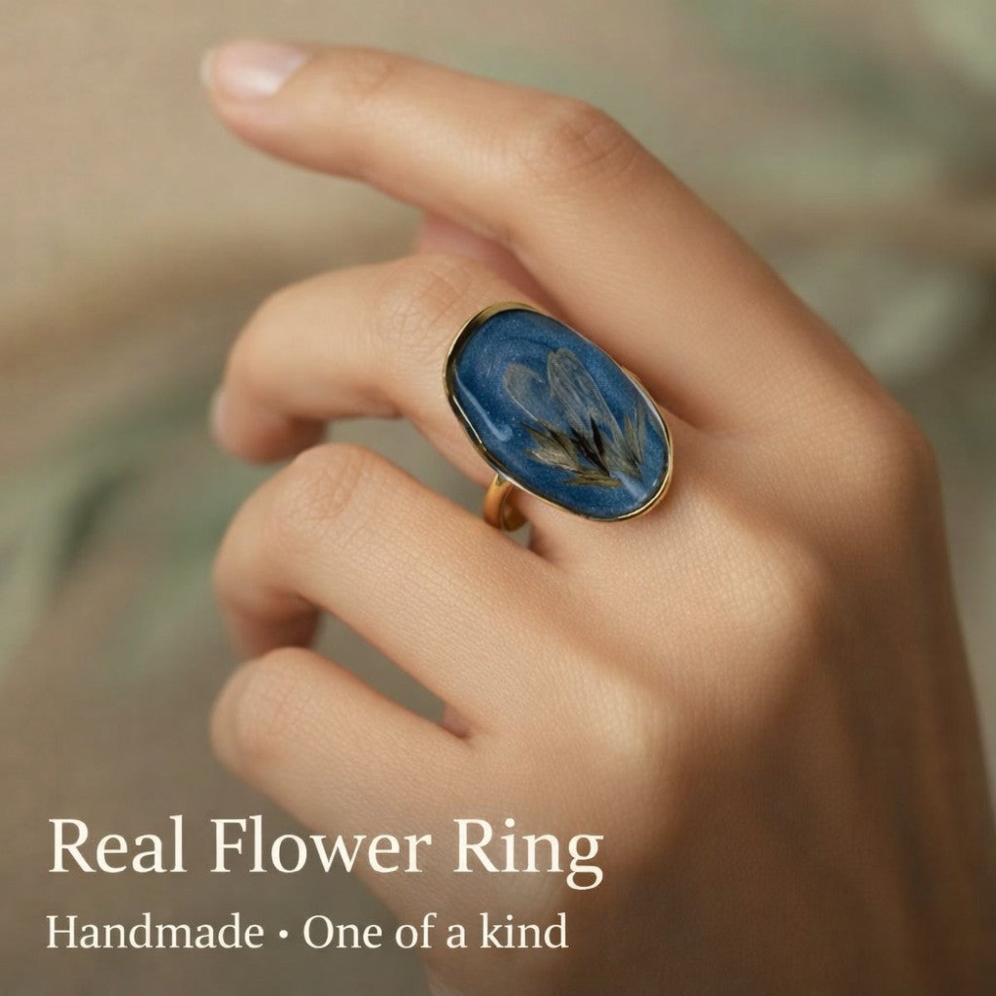 Blå himmelen - Håndlaget ring med ekte blomster – unik gave – naturinspirert smykke - justerbar ring