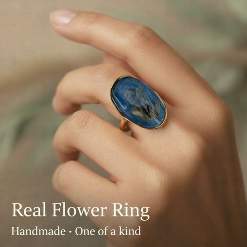 Blå himmelen - Håndlaget ring med ekte blomster – unik gave – naturinspirert smykke - justerbar ring