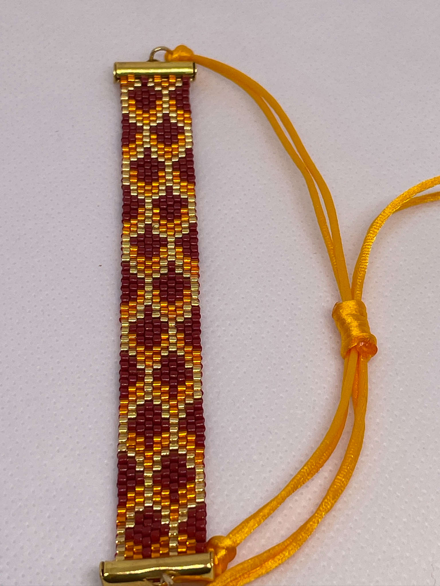 Løvblad i rød - Miyuki Perle Armbånd