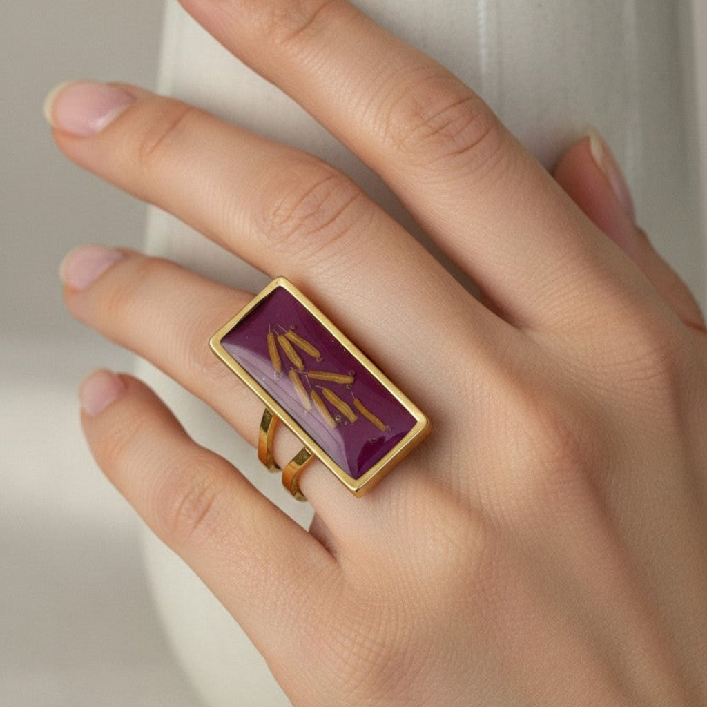 LV Square - Håndlaget ring med ekte blomster – unik gave – naturinspirert smykke - justerbar ring