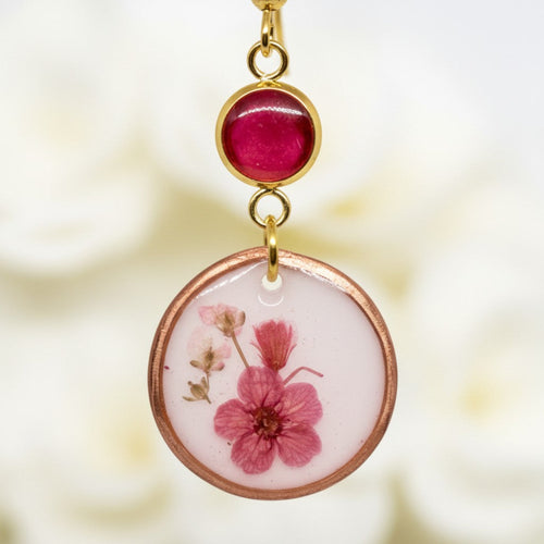 Bella - Øredobber med Prensede Blomster i Epoxy Resin