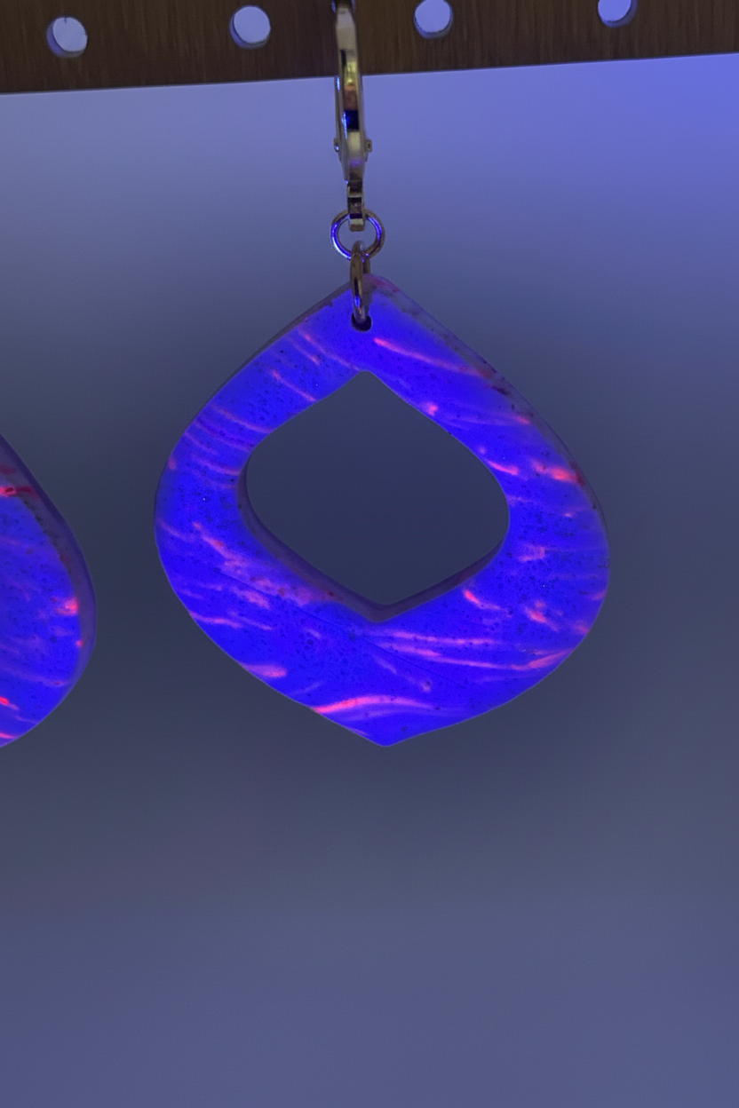 Pendientes 80's con luz UV mejorada