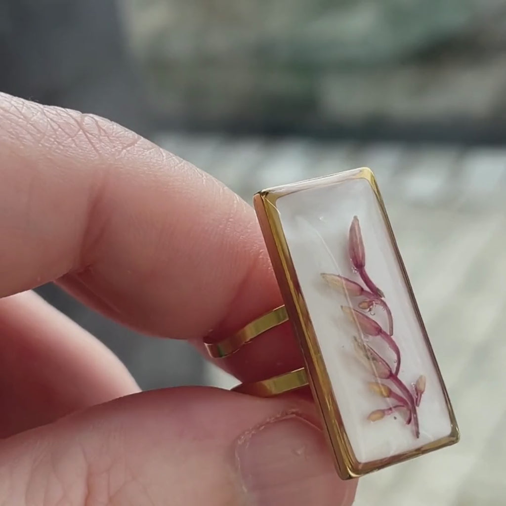 Ver Nascens – Håndlagde ring med ekte blomster i resin