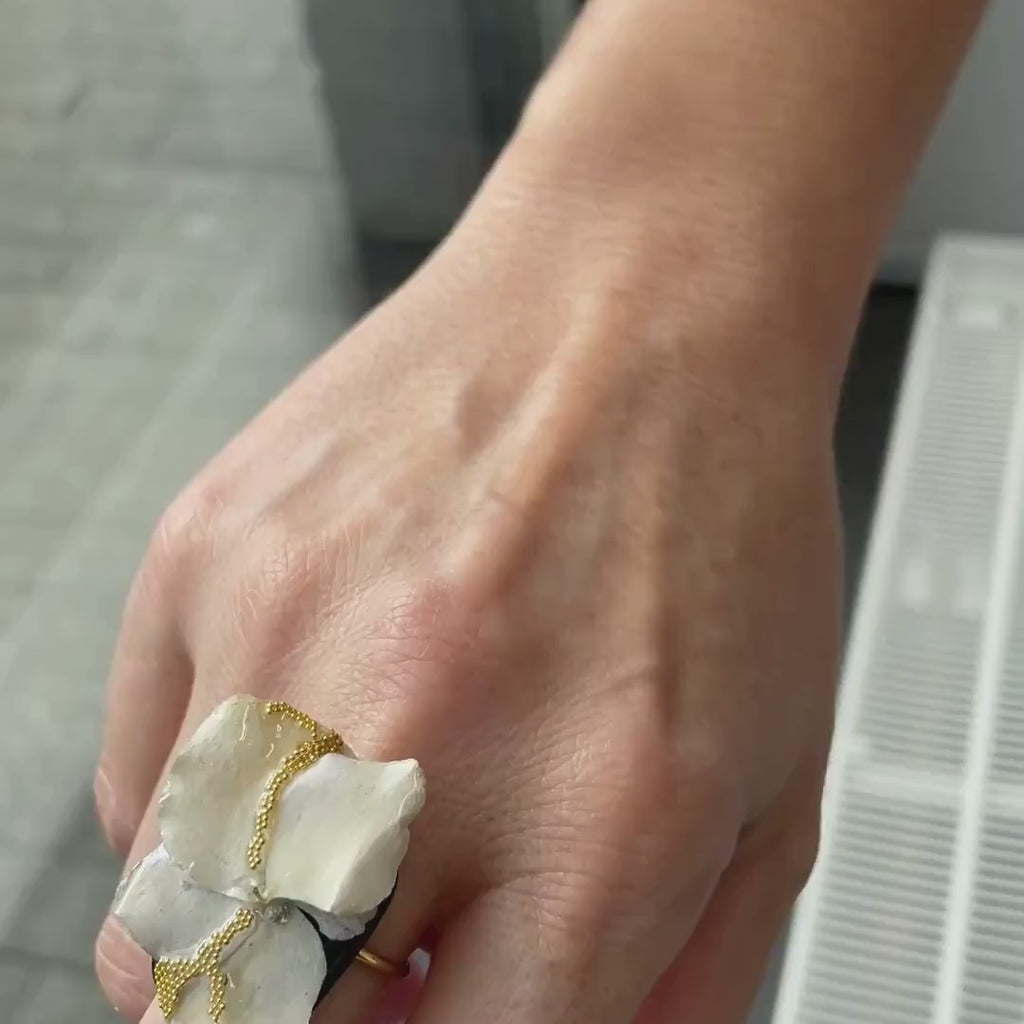 Hortensia IV – håndlaget ring med ekte blomster fra Tenerife 🤍🌴