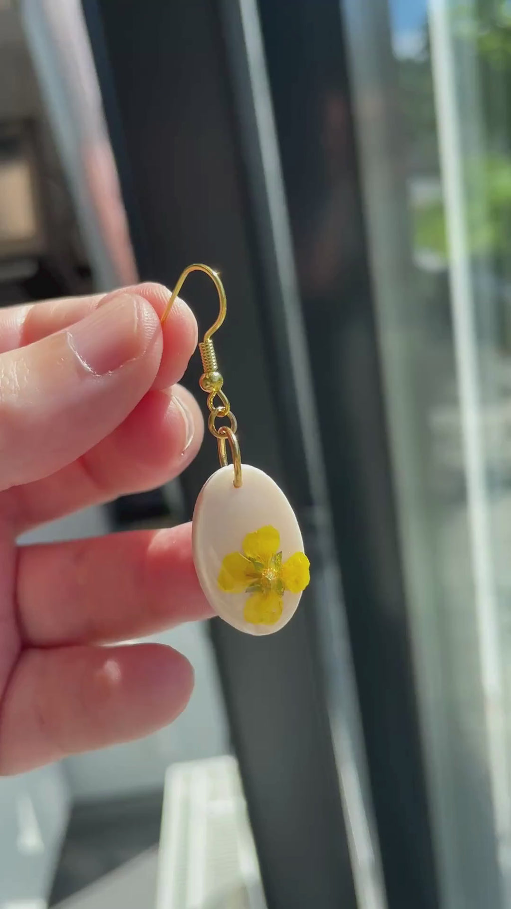 Tepperot I – Håndlagde øredobber med ekte Tepperot blomster – Botaniske smykker i harpiks | Villeblomster -