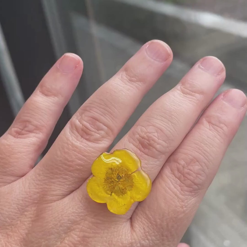 Smørblomst ring II – ekte norsk villblomst i resin 🌼