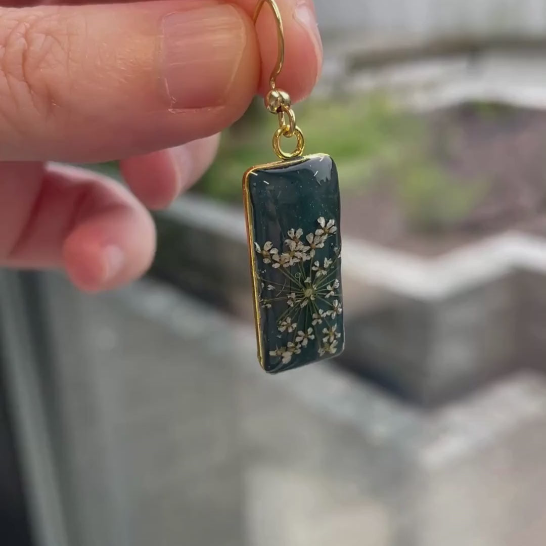 Ammi Majus X _ekte blomster i petrolblå polymer clay🌿💙