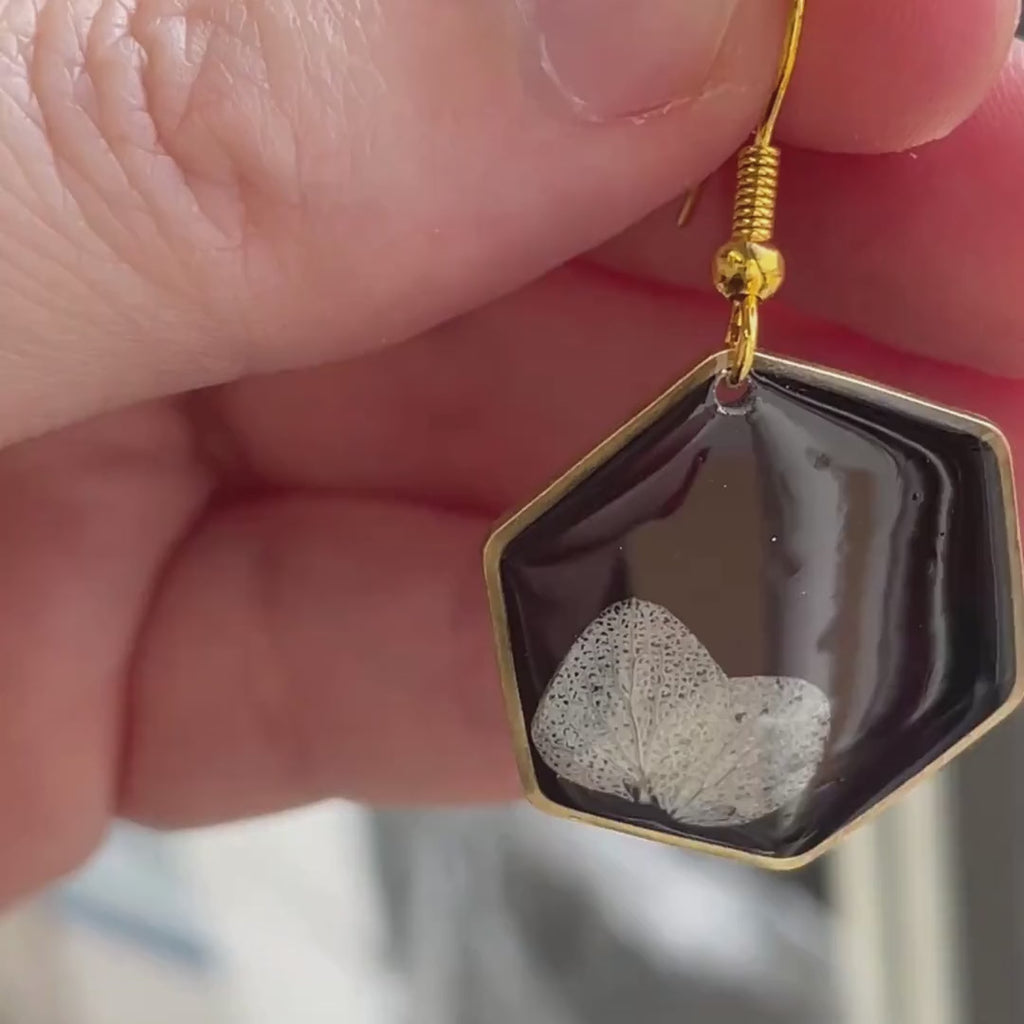 Noctu øredobber – Håndlagde øredobber med ekte blomster i resin