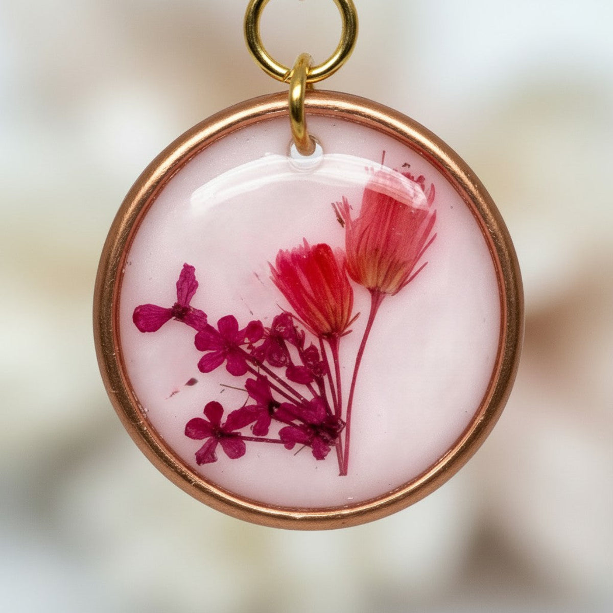 Pinky pinky - Håndlagde epoxy  Øredobber med pressede blomster