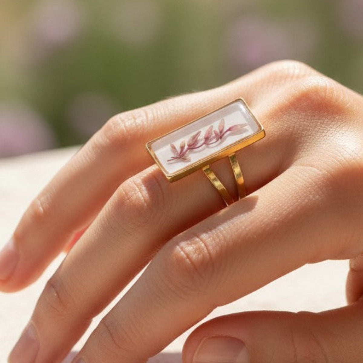 Ver Nascens – Håndlagde ring med ekte blomster i resin